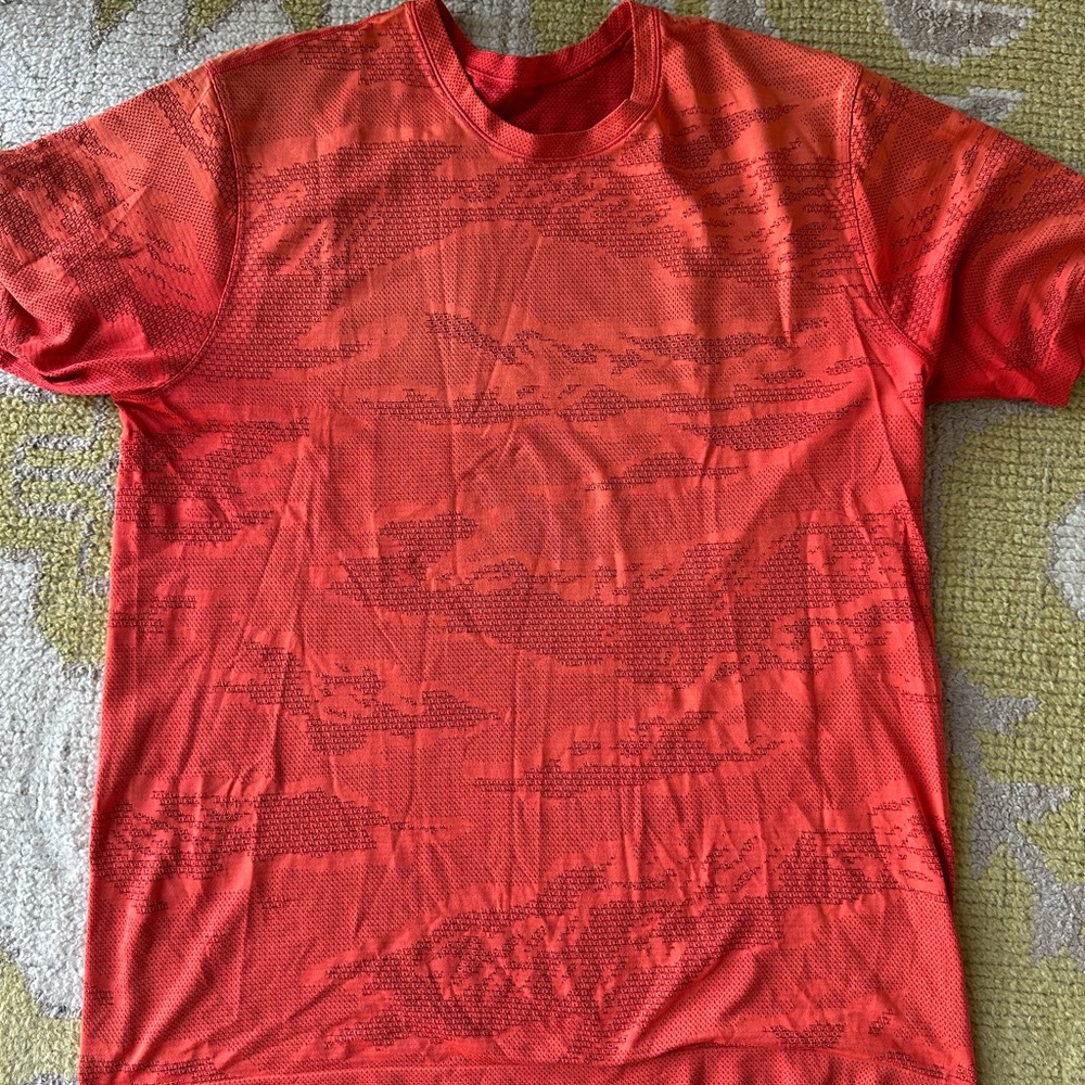 lululemon athletica Red Patterned Short Sleeve Tee